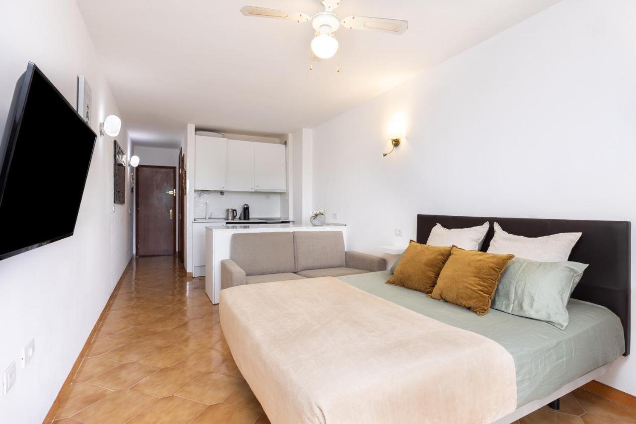 Classbnb - Seafront Studio With Beach View In The Center Of Los Cristianos Лос Кристианос Экстерьер фото